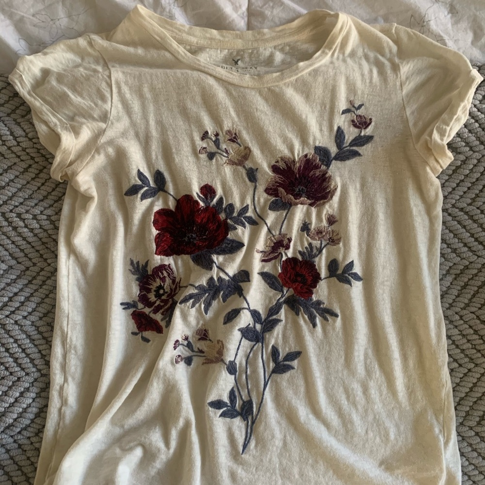 Flower embroidery t-shirt